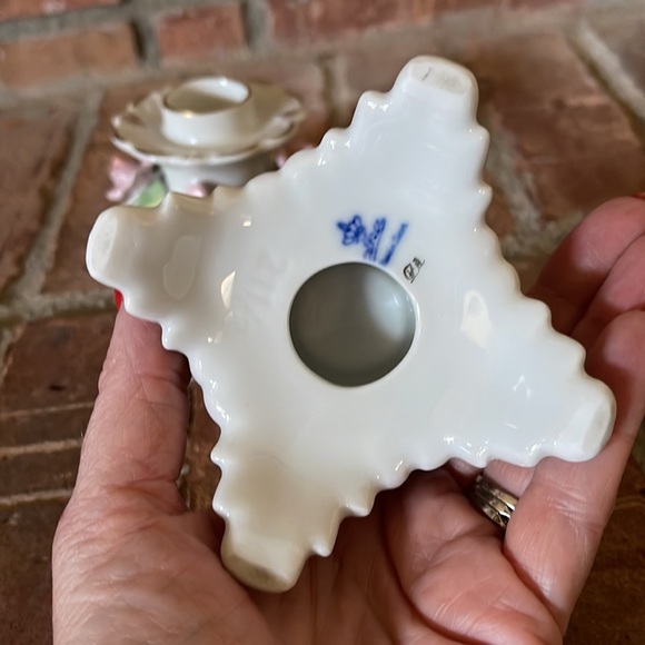 Vtg Alka Porcelain Roses Gold Trimmed Candlestick Holders - Picture 5 of 6